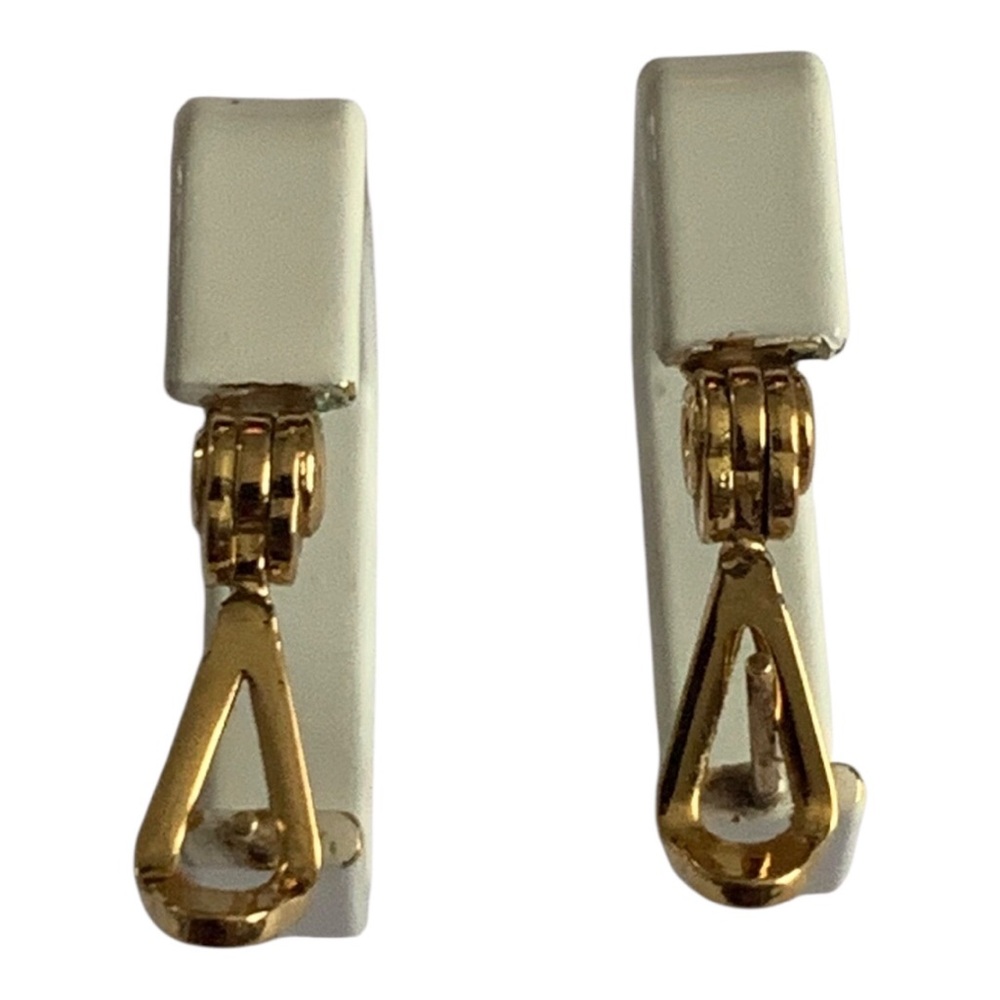 Vintage 60s Monet Pat.pend white and gold-tone geometric Hoop Clip-On Earrings - Picture 8 of 12